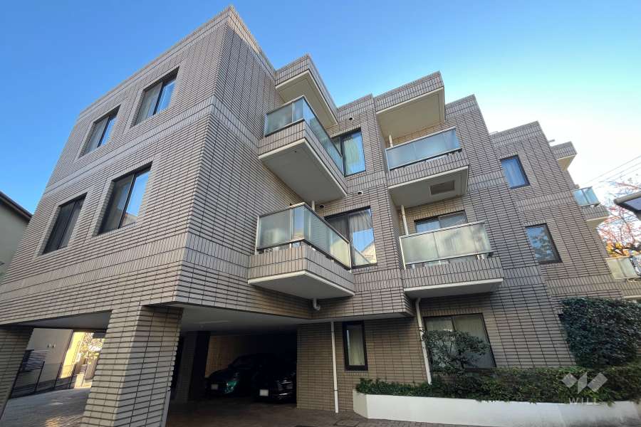 プレステージ千駄木の外観（北東側から）