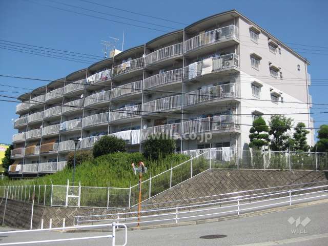メゾン宝塚2号棟の外観（南側より）
