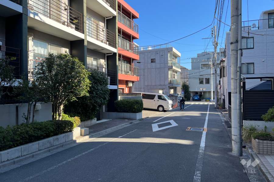 敷地南東側の前面道路