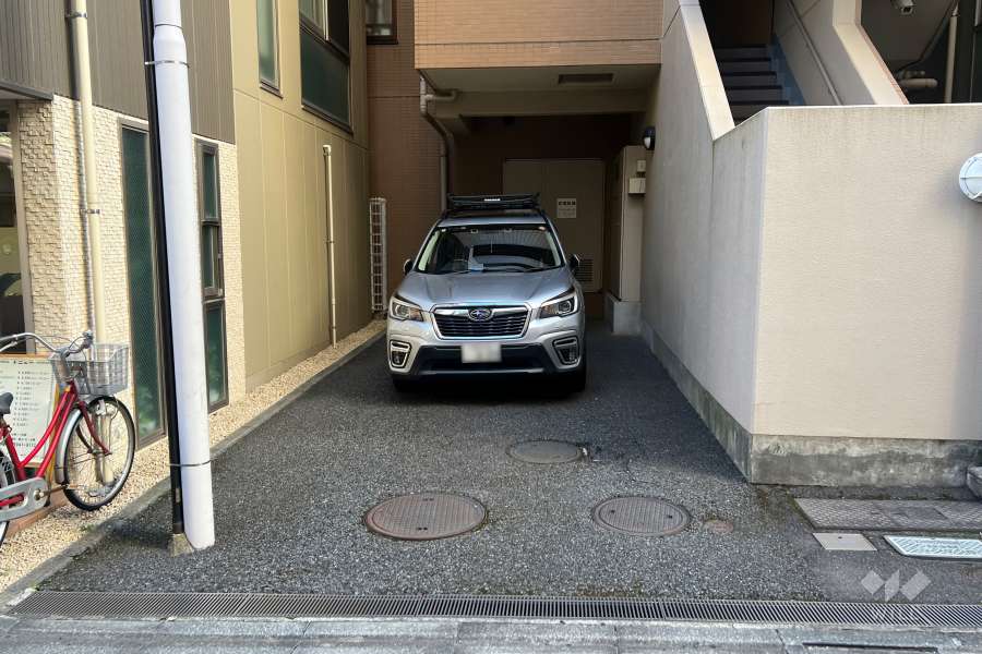 敷地内駐車場（屋外平面式）