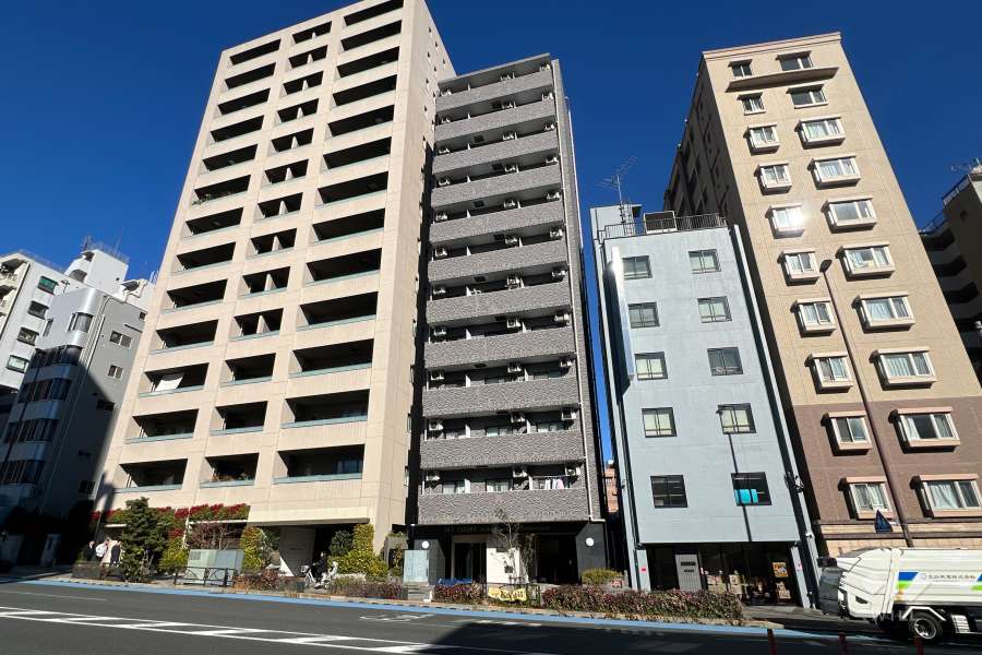 スカイコートお茶の水女子大前の外観（南側から）