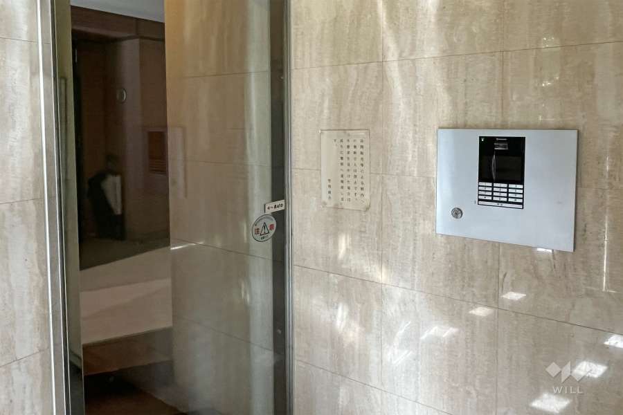 エントランスはオートロック付きです。