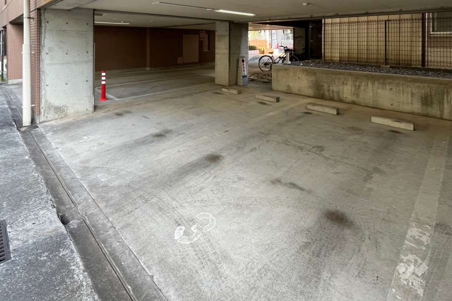 敷地内駐車場（屋内平面式）