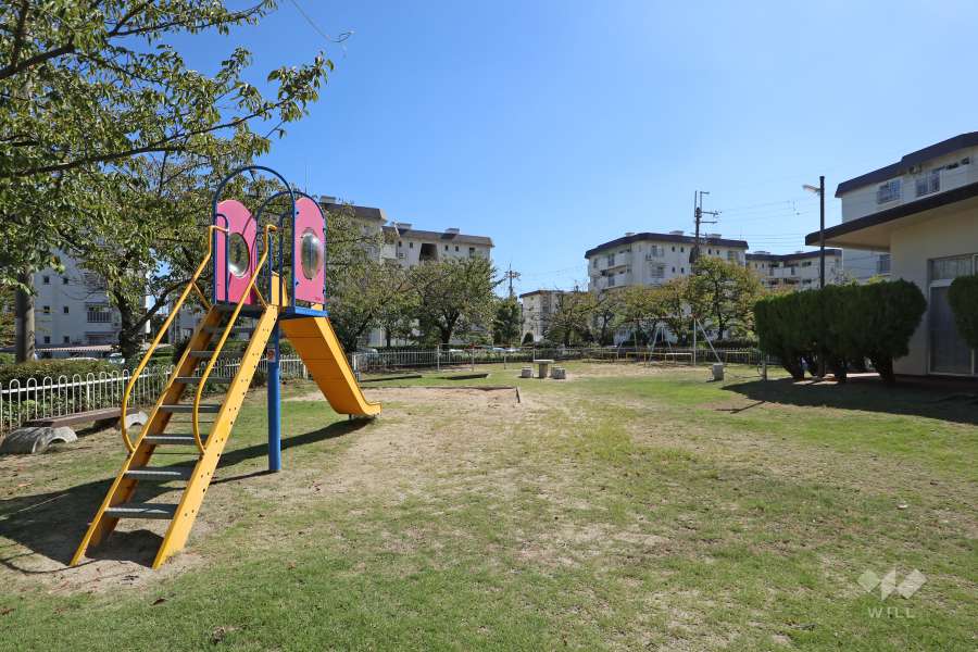 敷地西側に隣接する『安倉南第四公園』
