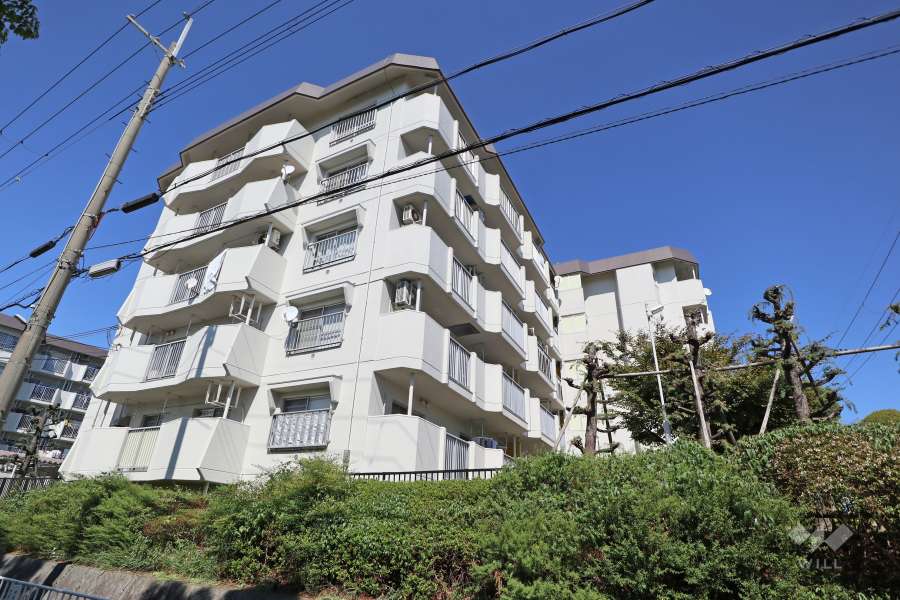 宝塚安倉第1団地5号棟の外観（南西側から）
