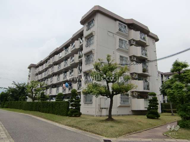 宝塚安倉第1団地6号棟の外観（南西側から）