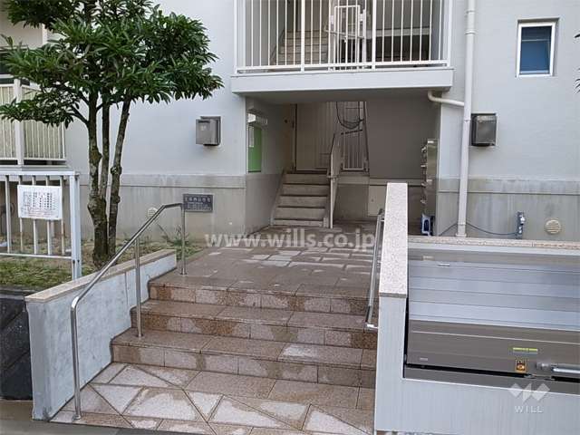 住戸入口（共用ポスト）