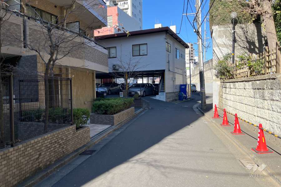 敷地東側の前面道路