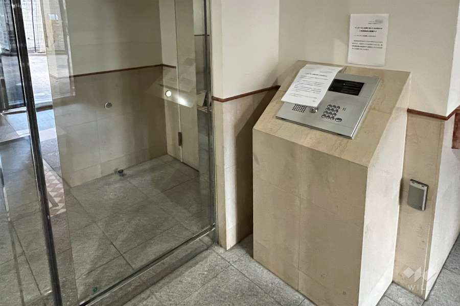 エントランスはオートロック付きです。