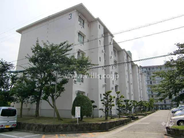 宝塚光明住宅3号棟の外観（北東側から）