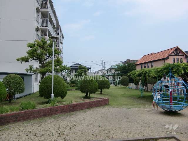 マンション南側には公園があります。