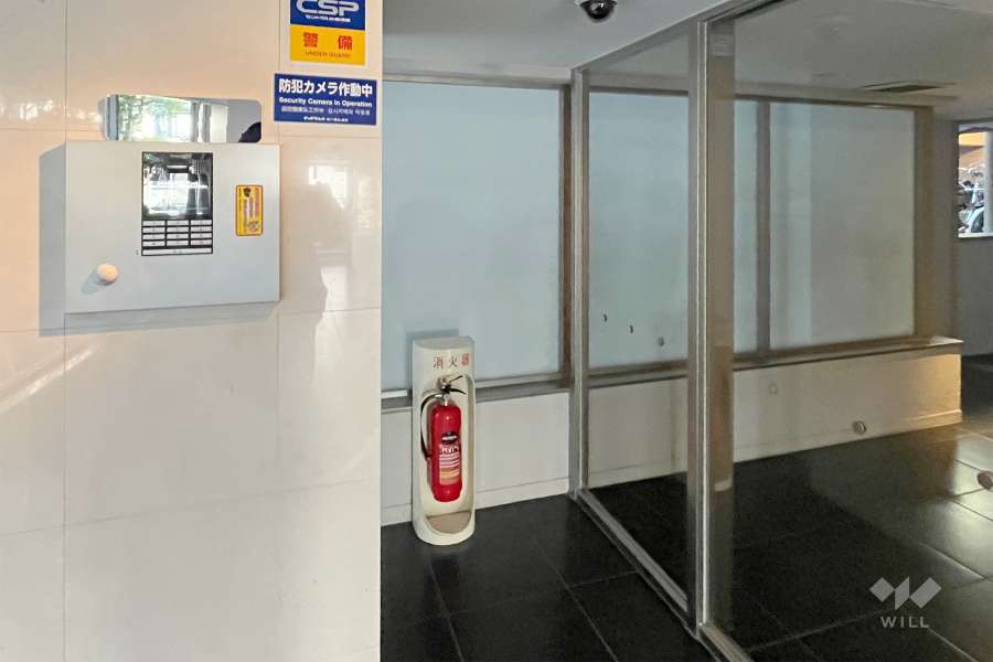 エントランスはオートロック付きです。