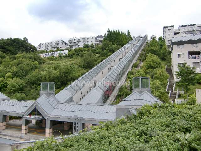 駅方面へのエレベーター