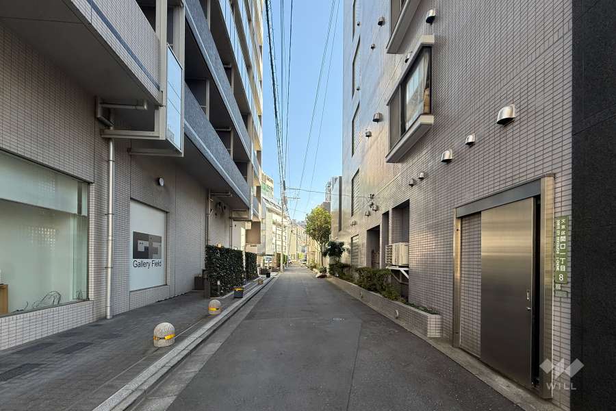 敷地南側の前面道路