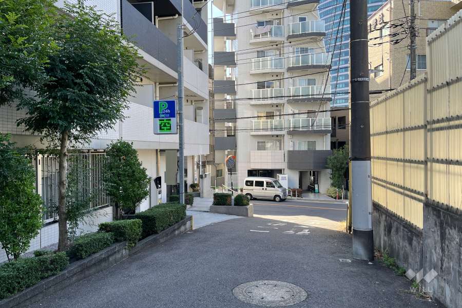 敷地北西側の前面道路