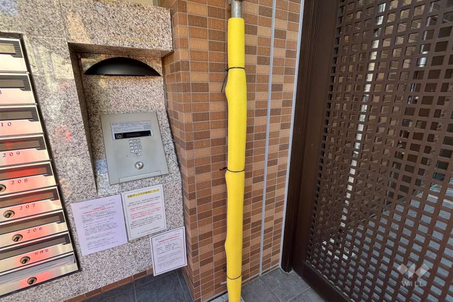 エントランスはオートロック付きです。