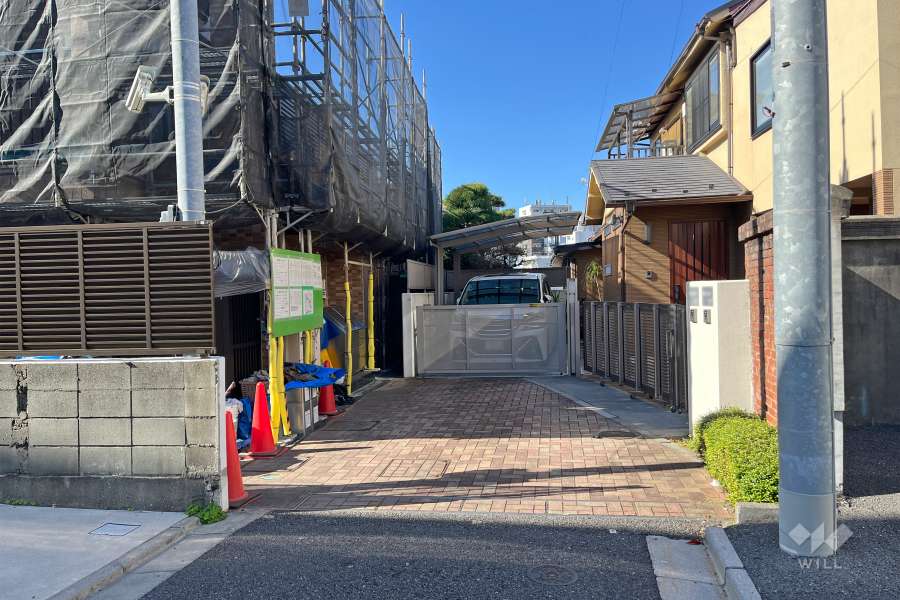敷地東側の前面道路（東側から）