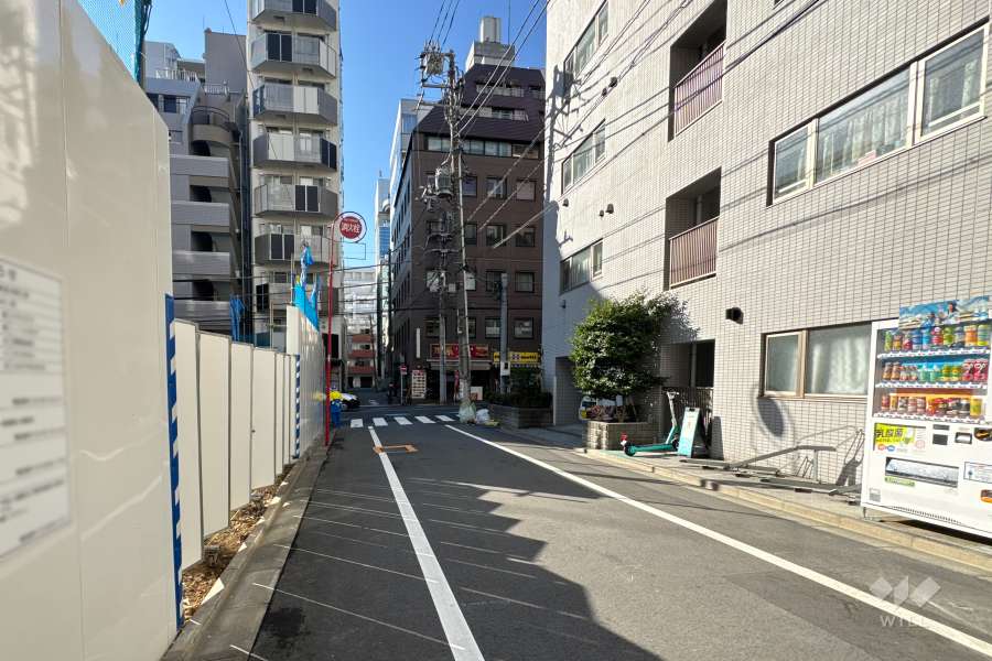 敷地東側の前面道路