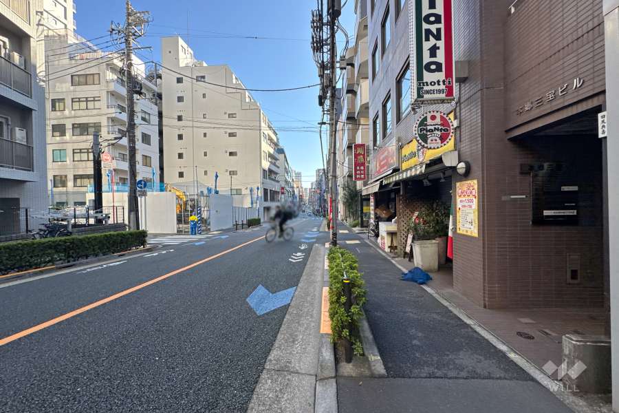 敷地南側の前面道路