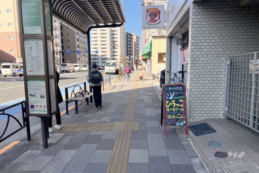 敷地南西側の前面道路（南東側から）