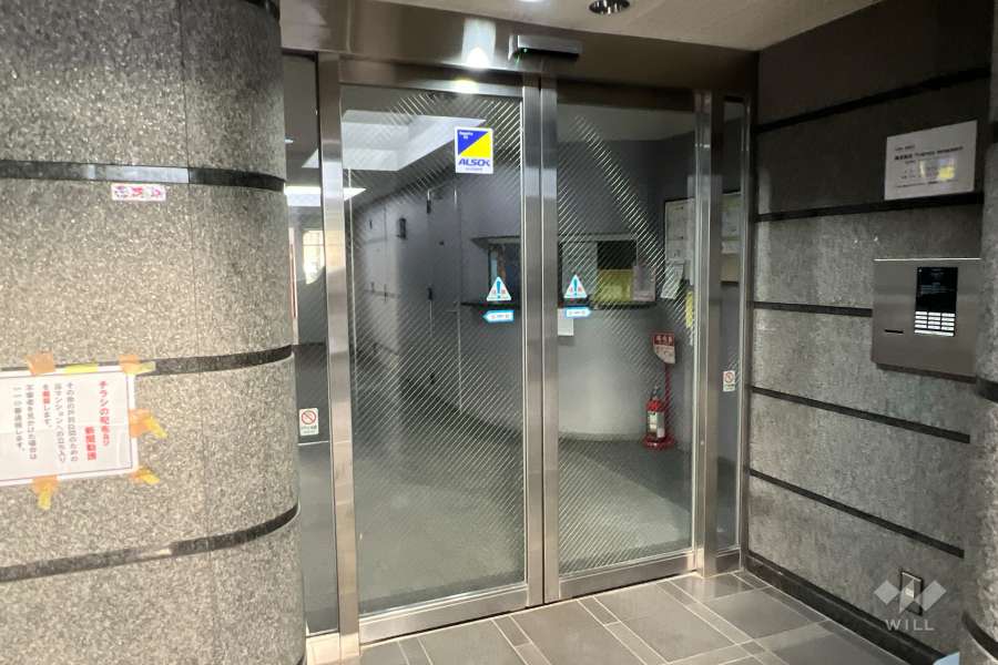 エントランスはオートロック付きです。