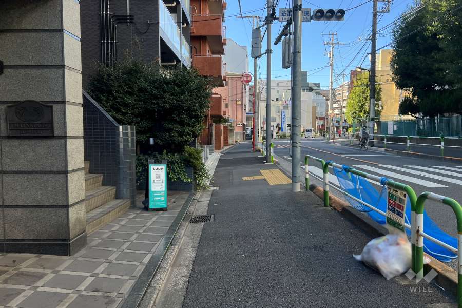 敷地の北側前面道路（東側から）