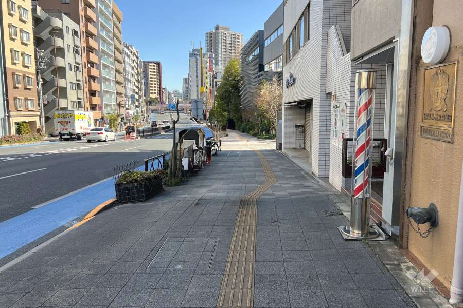 敷地北東側の前面道路