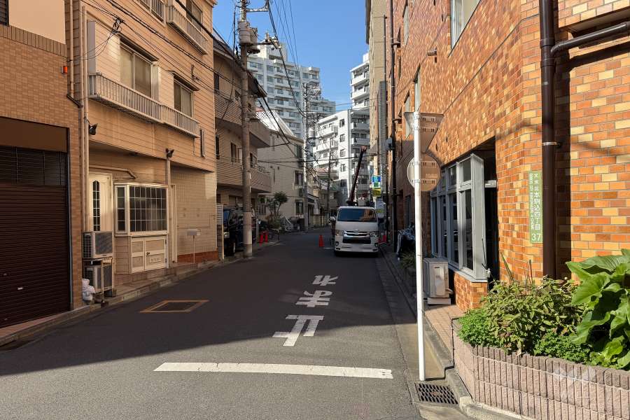 敷地南西側の前面道路