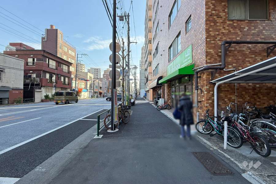敷地北東側の前面道路