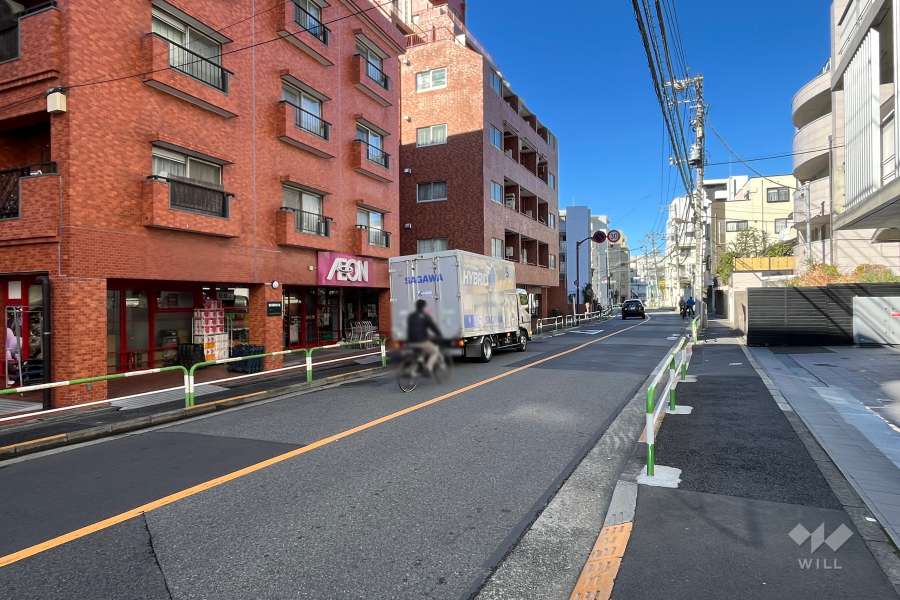 敷地北東側の前面道路