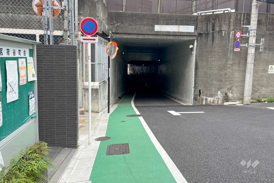敷地南側の前面道路