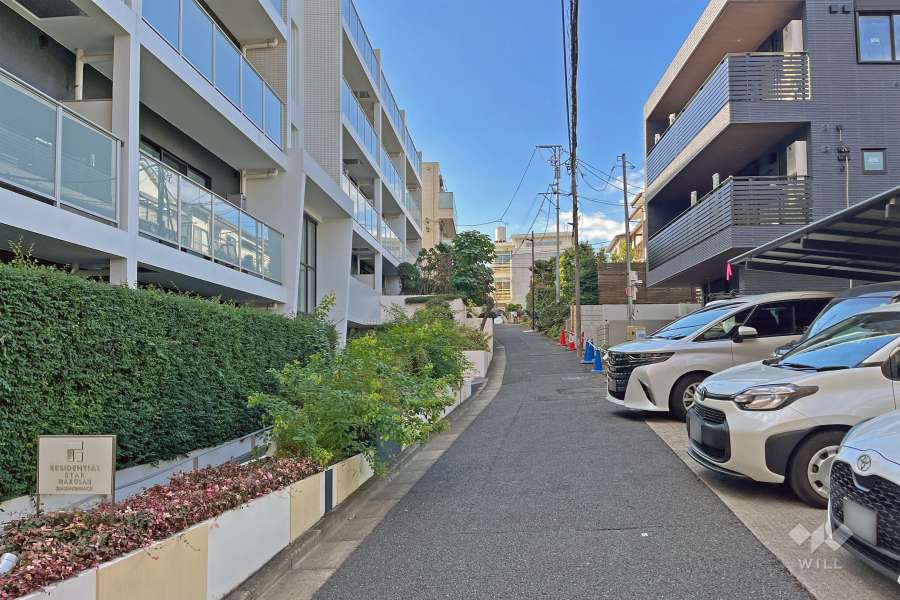 敷地の北側前面道路（東側から）