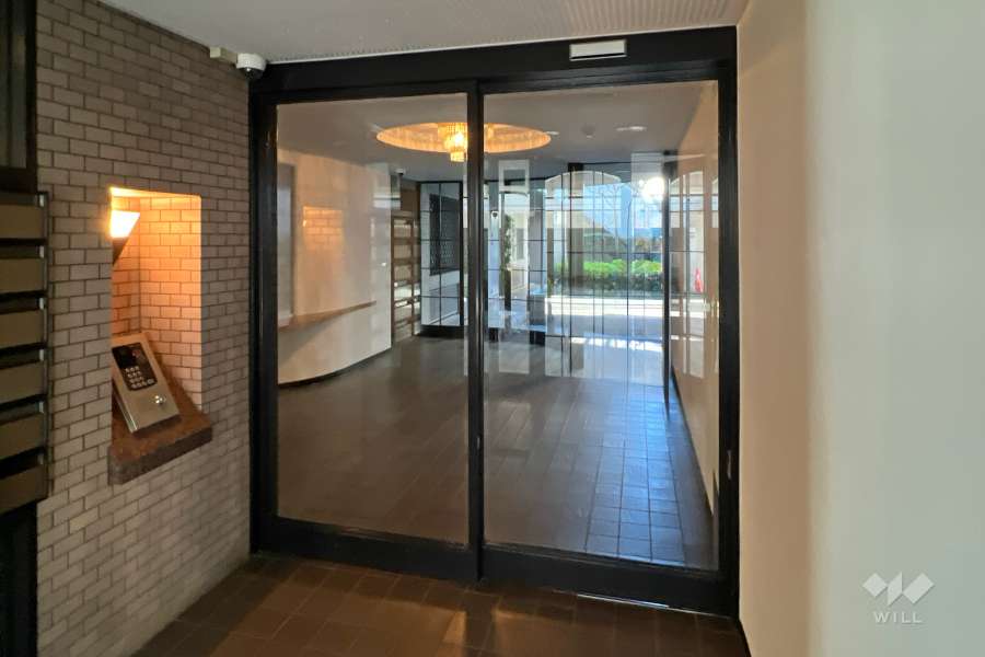 エントランスはオートロック付きです。