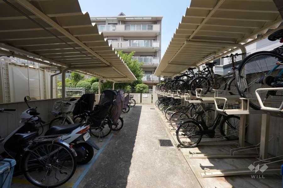 駐輪場とバイク置場