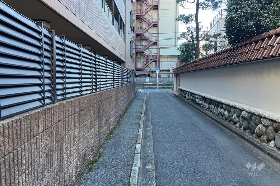 敷地北西側の前面道路