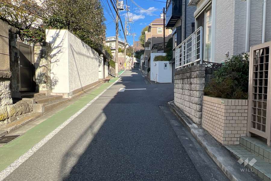 敷地北西側の前面道路