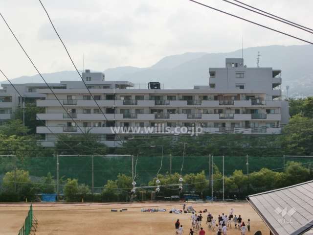 ライオンズマンション西宮高座C棟の外観（東側から）