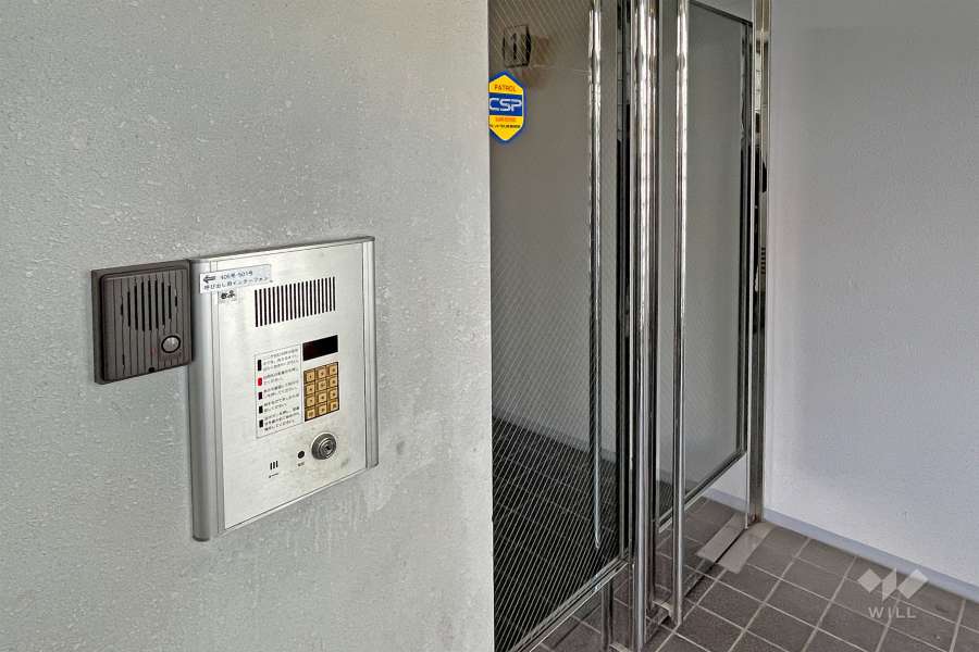 エントランスはオートロック付きです。