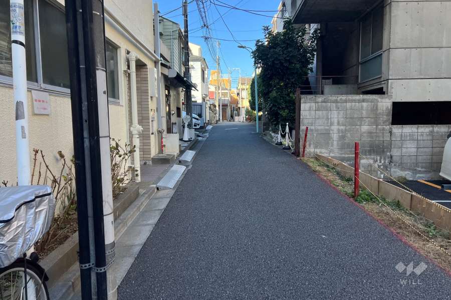 敷地東側の前面道路