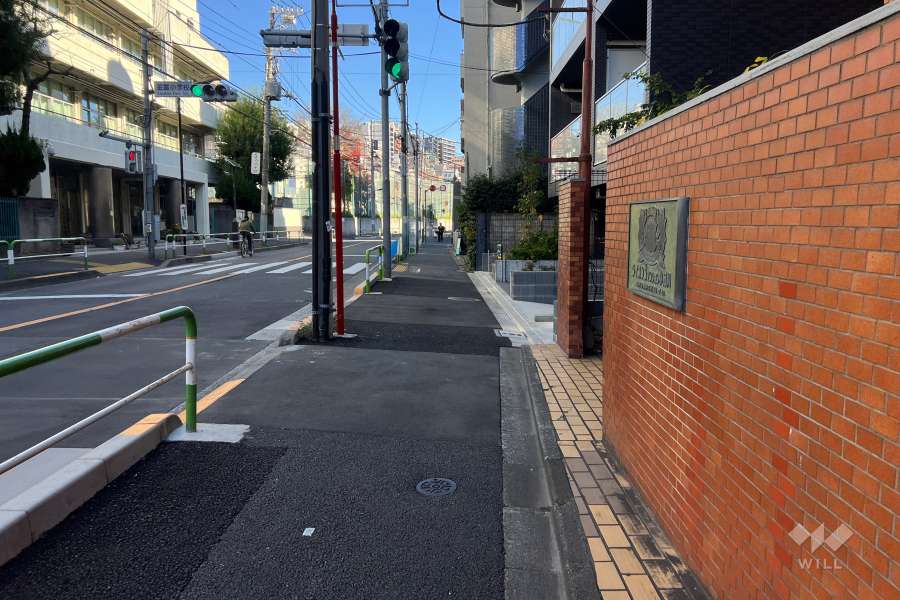 敷地北側の前面道路