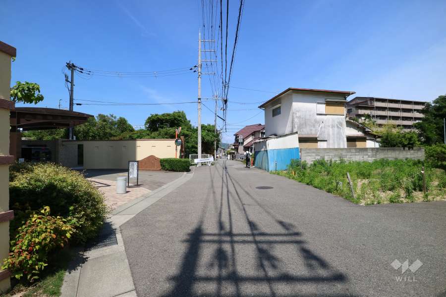 敷地南側の前面道路