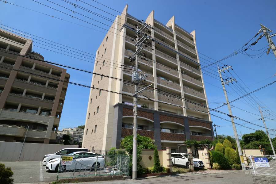 ハイネスクラウズ宝塚中山ボスタージェの外観（南西側から）