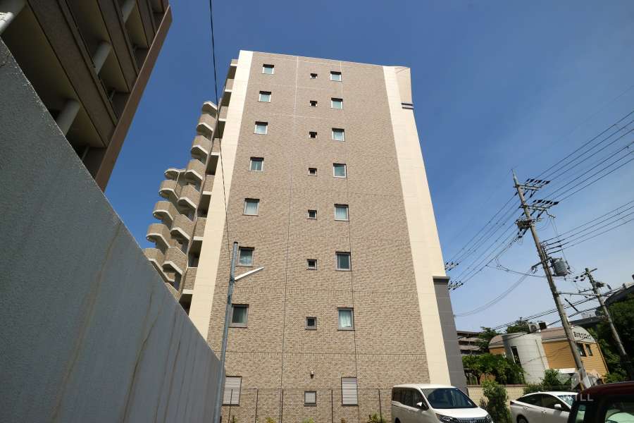 ハイネスクラウズ宝塚中山ボスタージェの外観（西側から）