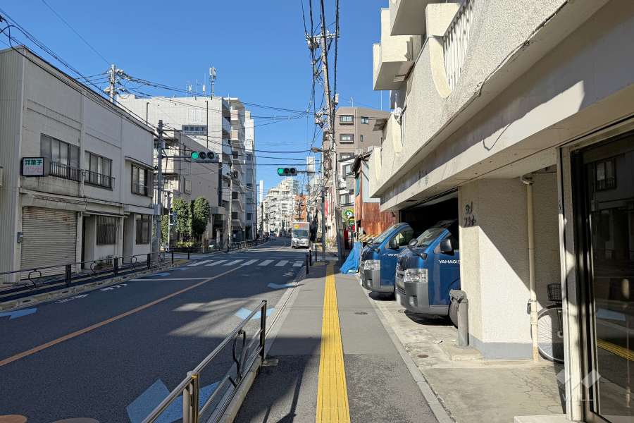 敷地南西側の前面道路
