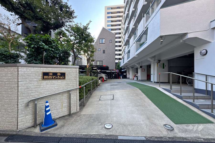 敷地の入り口