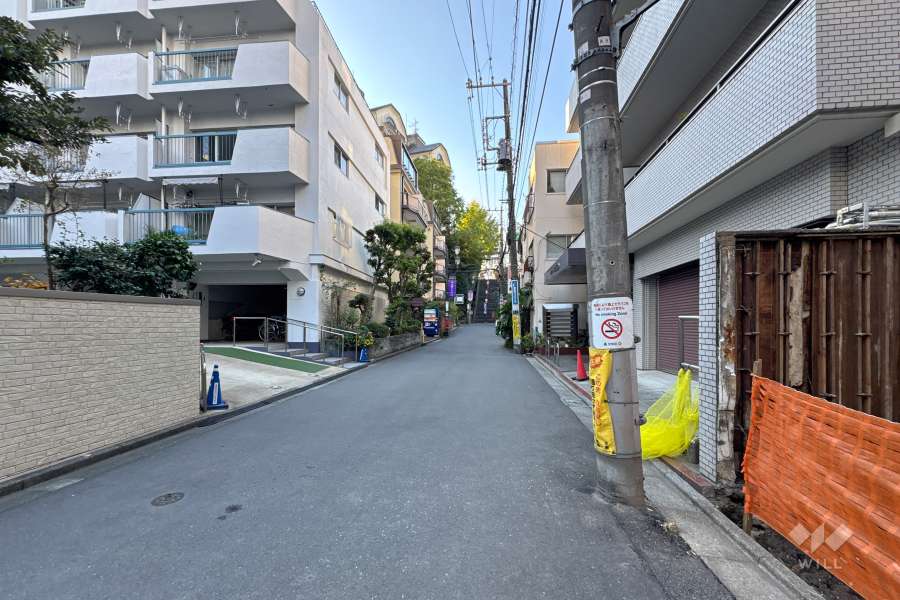 敷地北側の前面道路