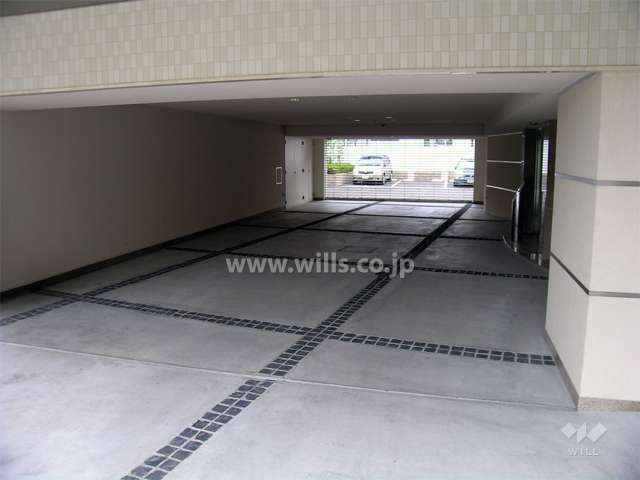 エントランス横の車寄せ