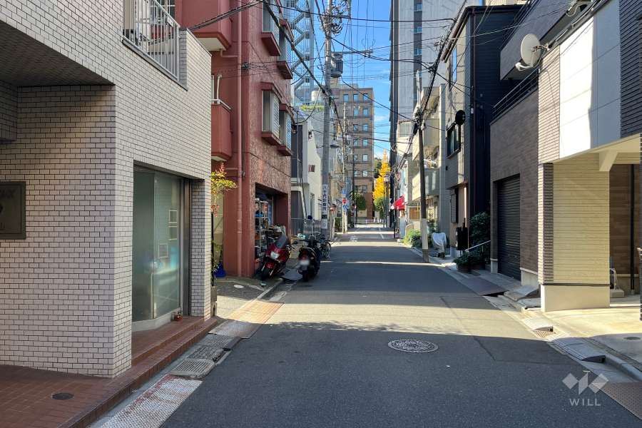 敷地北側の前面道路