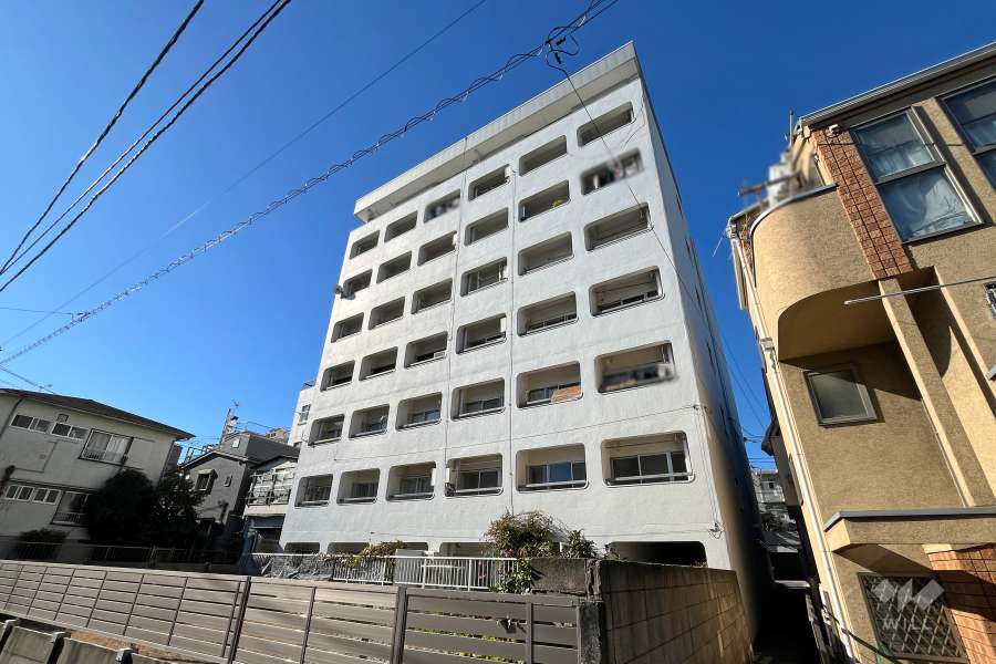 小日向マンションの外観（東側から）