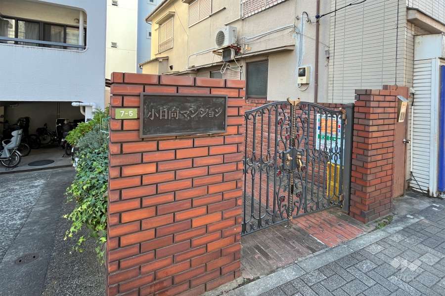 敷地入り口